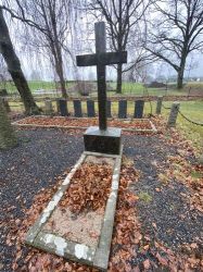 2.grave for algernon percy